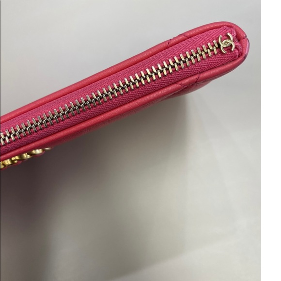 Chanel 19 Pouch in Pink - Picture 5 of 10